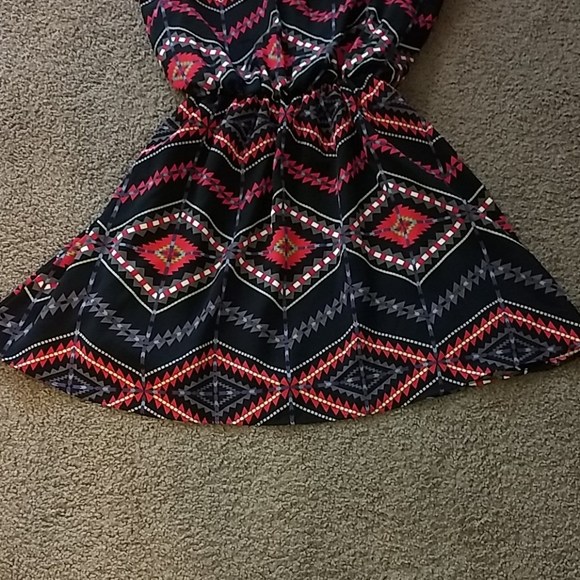 Moa Moa Women’s Dress XS Mini Geometric Cinched Waist Sleeveless High Collar Red - Picture 4 of 8